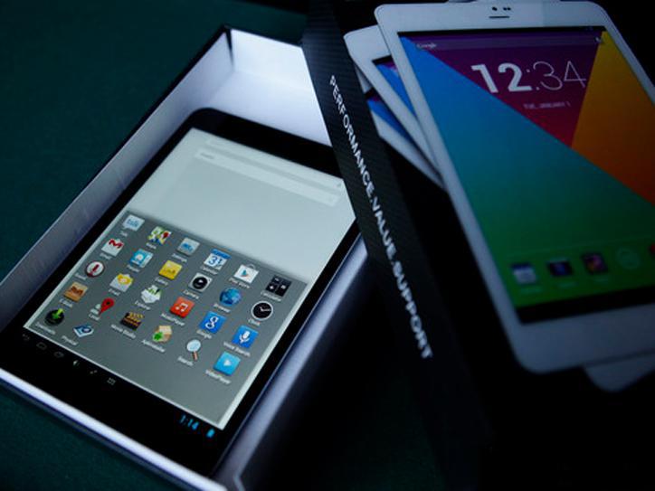 premer_ministr_armenii_stal_obladatelem_pervogo_plansheta_armyanskogo_proizvodstva_foto - рис.1