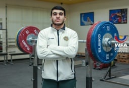 Армянский тяжелоатлет Тигран Карапетян стал чемпионом Европы среди молодежи до 23 лет