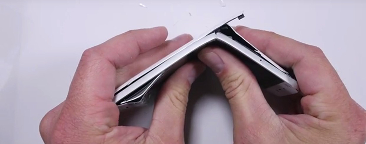 Китайский флагман сломали голыми руками (ВИДЕО)