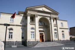 Шлагбаумы уберут: в Ереване с 1 мая откроют дорогу за резиденцией президента