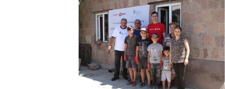 Компания VivaCell-MTS оказала помощь семье из Гюмри в строительстве дома