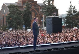 Макрон: «Пока Гюмри здесь, Армения движется вперед» (ФОТО)