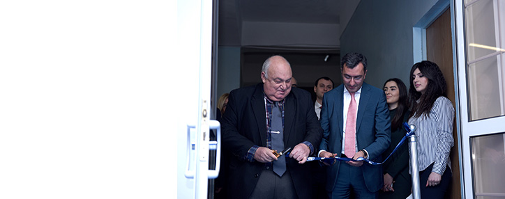 «Ռոստելեկոմը» ԵՊՀ-ում հիմնել է գունավոր հեռուստատեսության հիմնադիր Հովհաննես Ադամյանի անվան սրահ