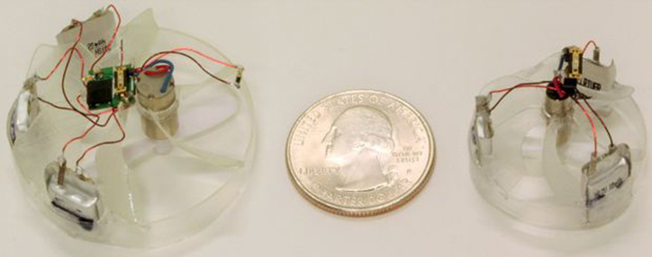 Ученые создали самый маленький в мире дрон с аккумулятором (ВИДЕО)