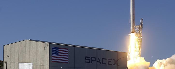 Илон Маск показал внуку Сергея Королева завод SpaceX Илон Маск показал внуку Сергея Королева завод SpaceX