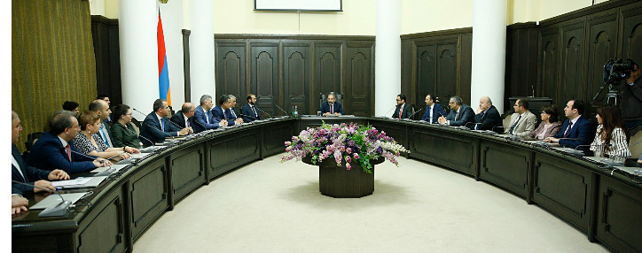 Члены правительства Армении "пересели" с Apple на ноутбуки армянского производства