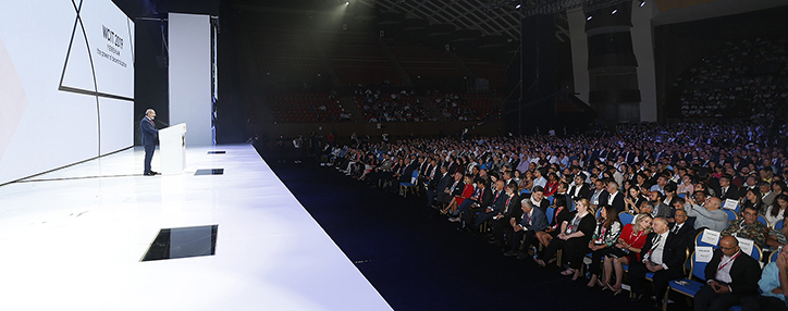 Пашинян призвал гостей ИТ-конгресса WCIT-2019 насладиться армянской осенью и райскими фруктами