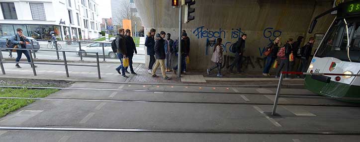 Գերմանիայում լուսացույցներ են տեղադրվում գաջեթներից կախվածություն ունեցող մարդկանց համար (ՏԵՍԱՆՅՈՒԹ)