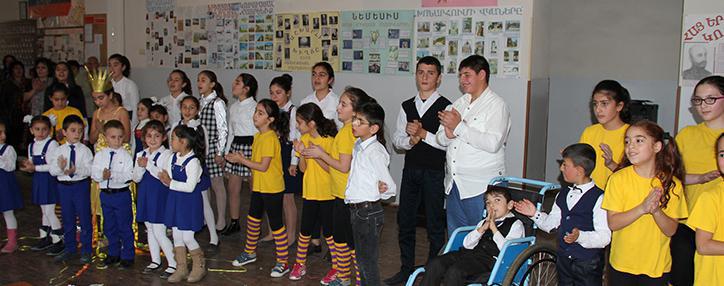 Beeline открыл в Арагацотнской области Армении "Уголки развития детей" 