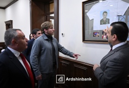 Արդշինբանկի վարչության նախագահը և բրենդի դեսպան Արթուր Ալեքսանյանն այցելել են Զինվորի տուն վերականգնողական կենտրոնի բուժառուներին 