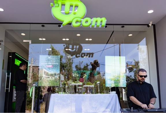 Центр продаж и обслуживания Ucom в Егварде возобновил работу по  новому адресу 
