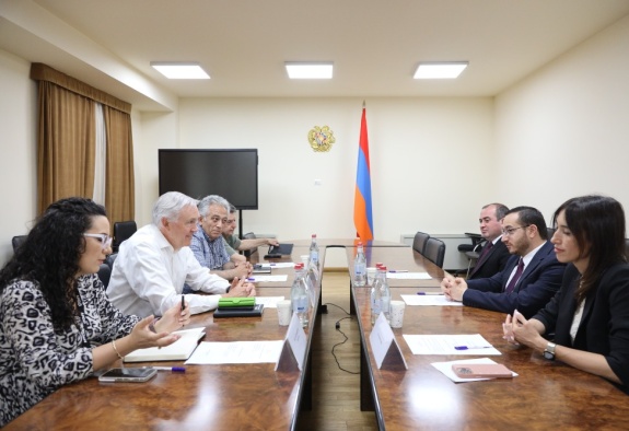 ՀՀ-ն ձգտում է  դառնալ միջազգային հետազոտական կենտրոն. ԲՏԱ նախարարը՝  AMD ընկերության փոխնախագահին