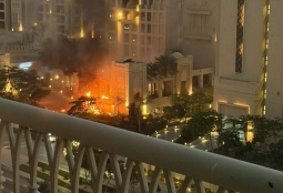 Դուբայում հրթիռի հարվածից հետո հրդեհ է բռնկվել, որի հետևանքով հինգաստղանի հյուրանոց է այրվել (ՎԻԴԵՈ)