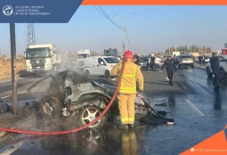 Автомобиль сгорел в ДТП в Армении, есть погибший