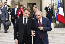 Макрон заявил о безоговорочной поддержке Францией территориального суверенитета Армении и укрепления мира