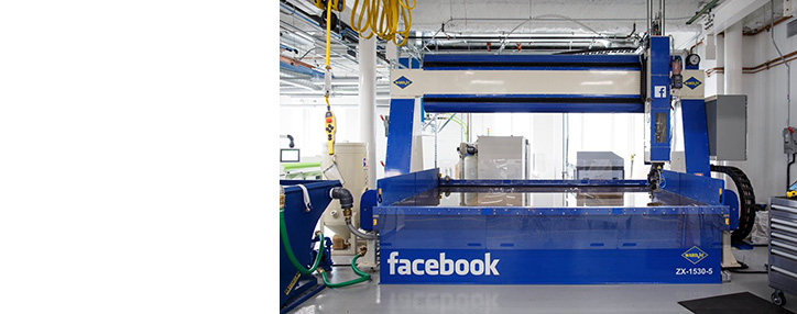 Facebook испытала интернет-передатчик для своего дрона на солнечных батареях Facebook испытала интернет-передатчик для своего дрона на солнечных батареях