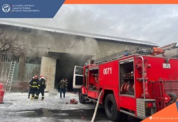 Склад при аптеке горит в Ереване