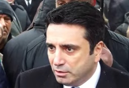 Пришло время провести следующую литургию в Первопрестольном Святом Эчмиадзине – Ален Симонян