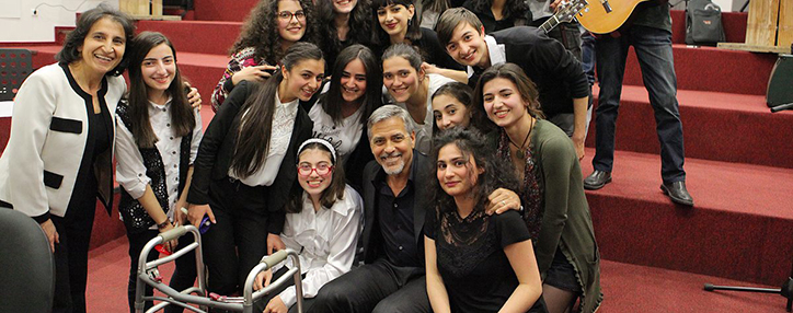 Голливудский актер и филантроп Джордж Клуни посетил Центр Тумо