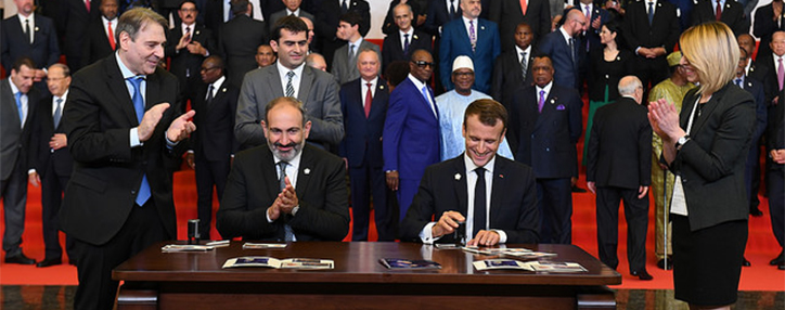 Փաշինյանն ու Մակրոնը մարեցին լեգենդար Շառլ Ազնավուրին նվիրված նամականիշով գեղաթերթիկ