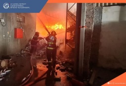 В Ереване горит цех по производству салфеток, с огнем борются 15 расчетов