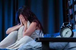 Невролог назвала бессонницу возможным симптомом двух неизлечимых болезней