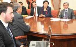 On-line translator from eastern Armenian to western and vice versa presented to president of Armenia