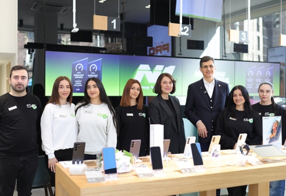 Руководство Ucom отмечает Международный день клиентов вместе с абонентами