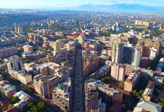 ИИ будет следить за состоянием дорог, скоплениями мусора и незаконной рекламой в Ереване