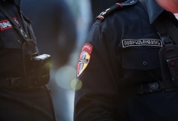  Полиция Армении устанавливает личность мужчины с видео, оскорблявшего женщину в автобусе  