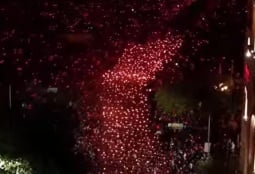 Участники факельного шествия к годовщине Геноцида армян направились к Цицернакаберду (ФОТО)