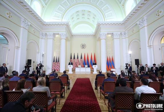 Пашинян: утверждено предоставление разрешений на экспорт в Армению партии сверхмощных чипов Nvidia