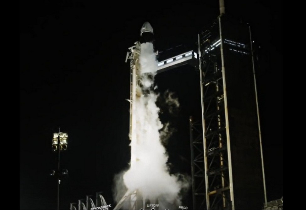 Стартовал первый в истории орбитальный полет SpaceX над полюсами Земли (ВИДЕО) Стартовал первый в истории орбитальный полет SpaceX над полюсами Земли (ВИДЕО)