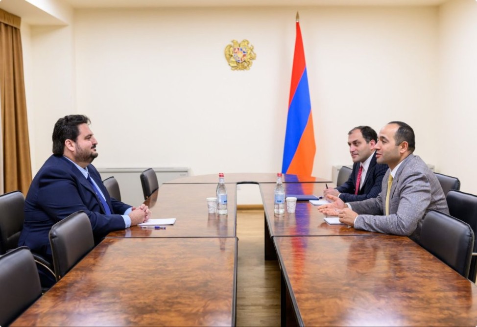 Armenia’s High-Tech Industry Minister Discusses AI Infrastructure Development with Cerebras Representative