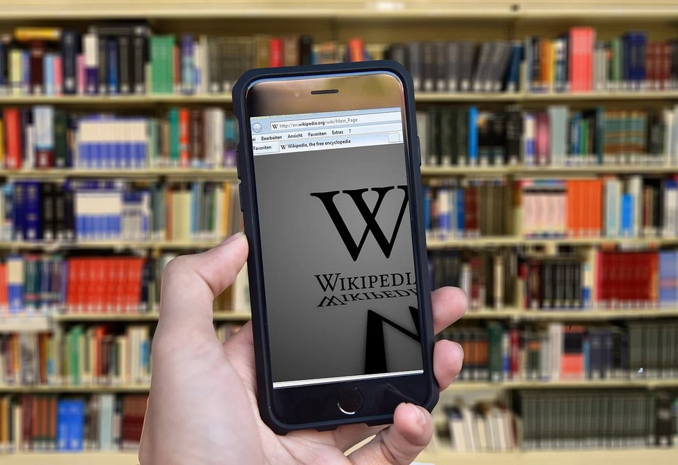 Будут последствия: Wikipedia пожаловалась, что из-за ИИ её стали меньше читать живые люди 