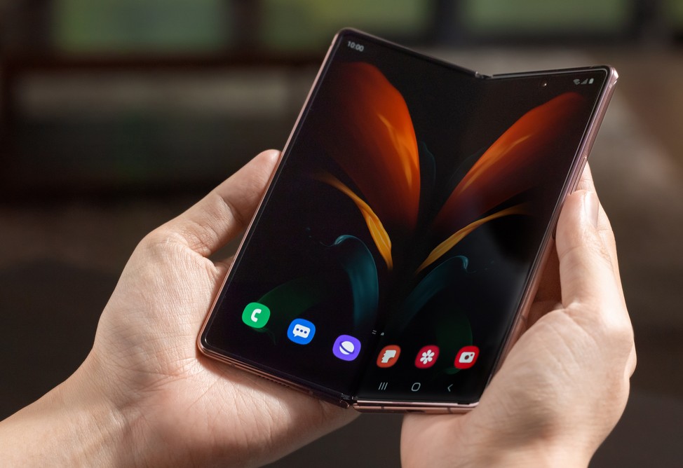 Samsung анонсировала выпуск гибкого смартфона Galaxy Ultra летом Samsung анонсировала выпуск гибкого смартфона Galaxy Ultra летом